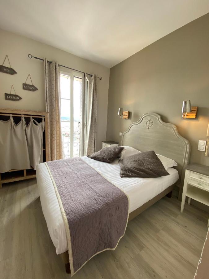 Hotel Restaurant De La Tour Sanary-sur-Mer Dış mekan fotoğraf