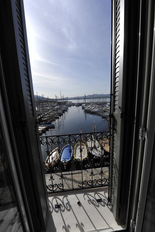 Hotel Restaurant De La Tour Sanary-sur-Mer Dış mekan fotoğraf