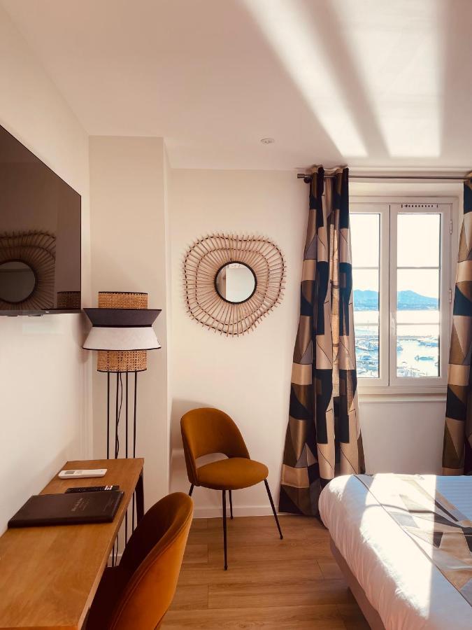 Hotel Restaurant De La Tour Sanary-sur-Mer Dış mekan fotoğraf