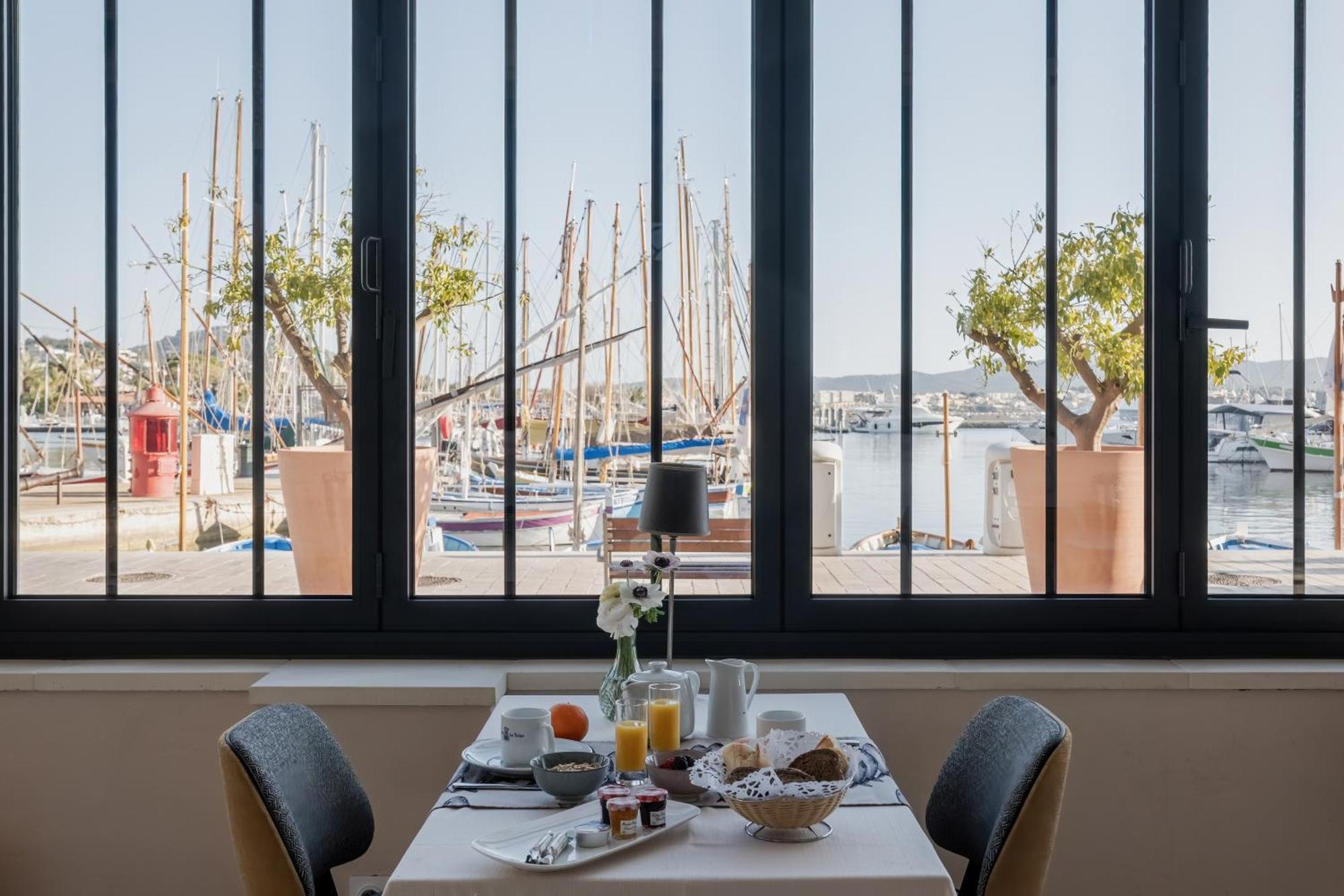 Hotel Restaurant De La Tour Sanary-sur-Mer Dış mekan fotoğraf