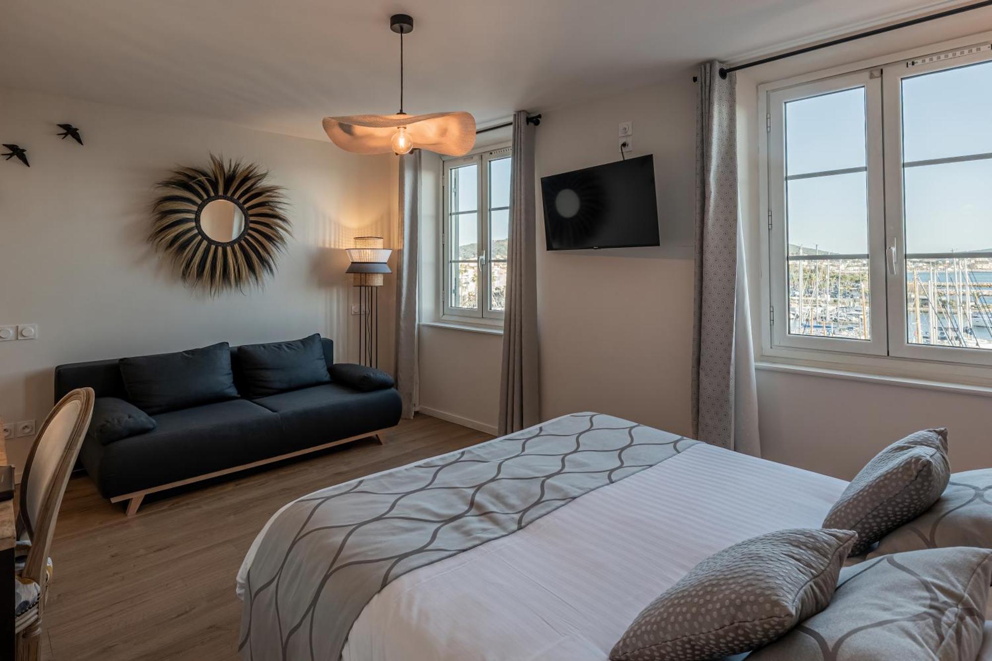 Hotel Restaurant De La Tour Sanary-sur-Mer Dış mekan fotoğraf