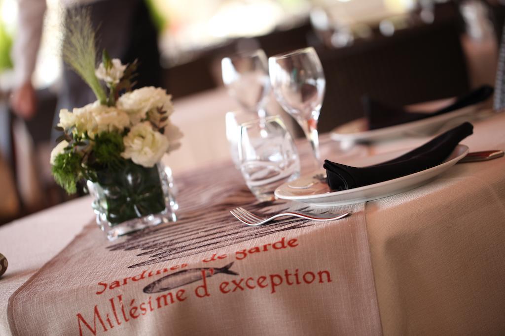 Hotel Restaurant De La Tour Sanary-sur-Mer Dış mekan fotoğraf
