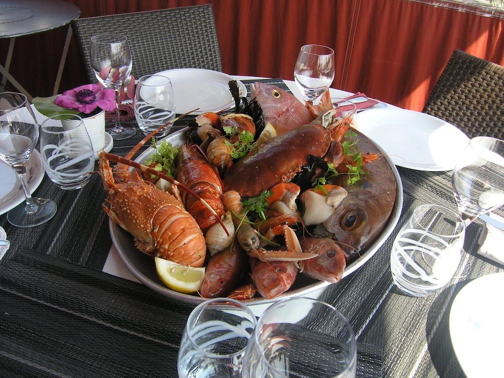 Hotel Restaurant De La Tour Sanary-sur-Mer Dış mekan fotoğraf